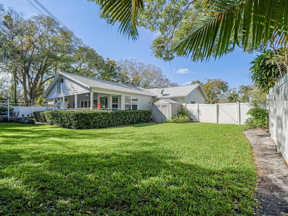 2180 Seville Avenue Vero Beach, FL 32960