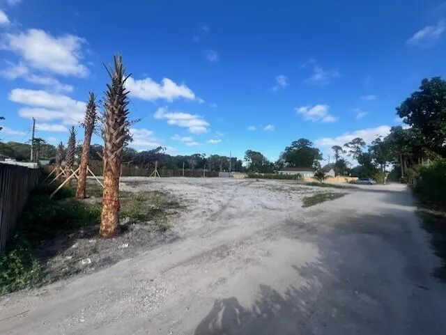 447 Tall Pines Road West Palm Beach, FL 33415