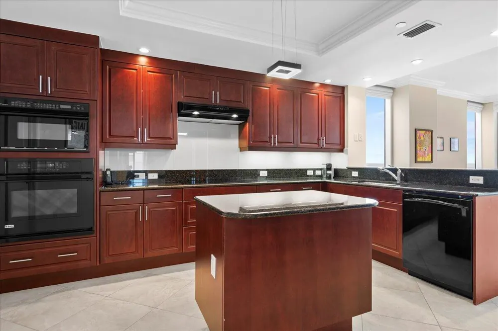 4600 Ocean Drive #701 Singer Island, FL 33404