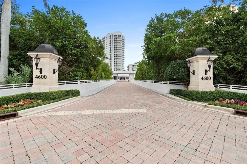 4600 Ocean Drive #701 Singer Island, FL 33404