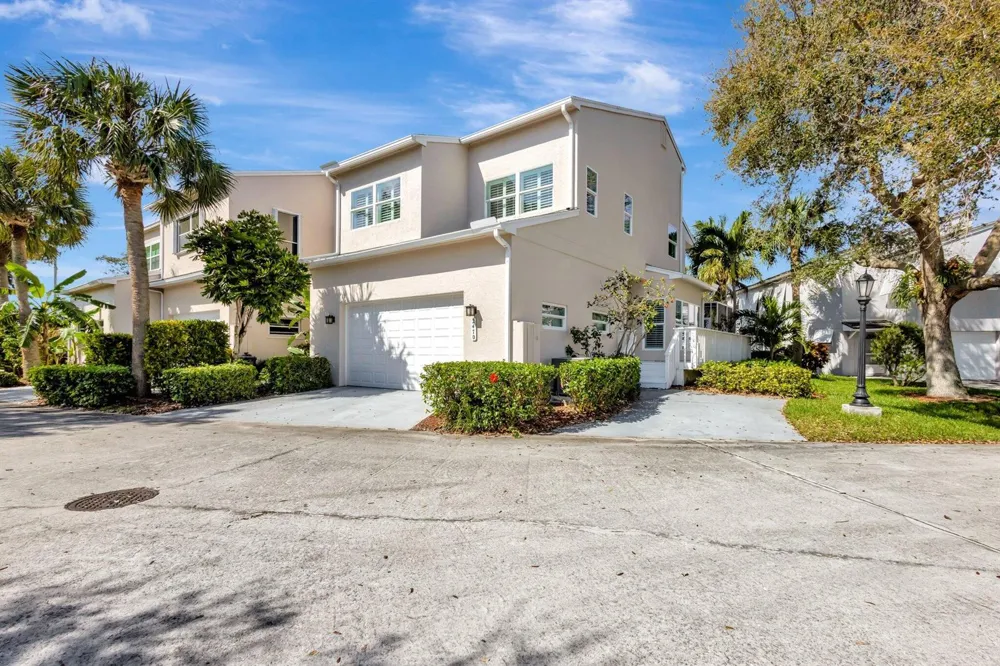2470 Harbour Cove Drive Hutchinson Island, FL 34949