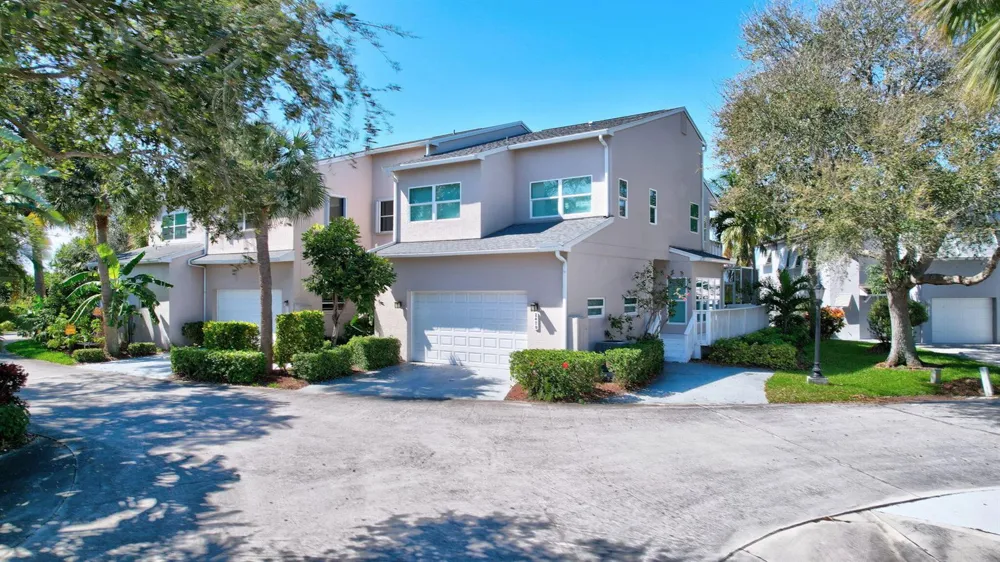 2470 Harbour Cove Drive Hutchinson Island, FL 34949