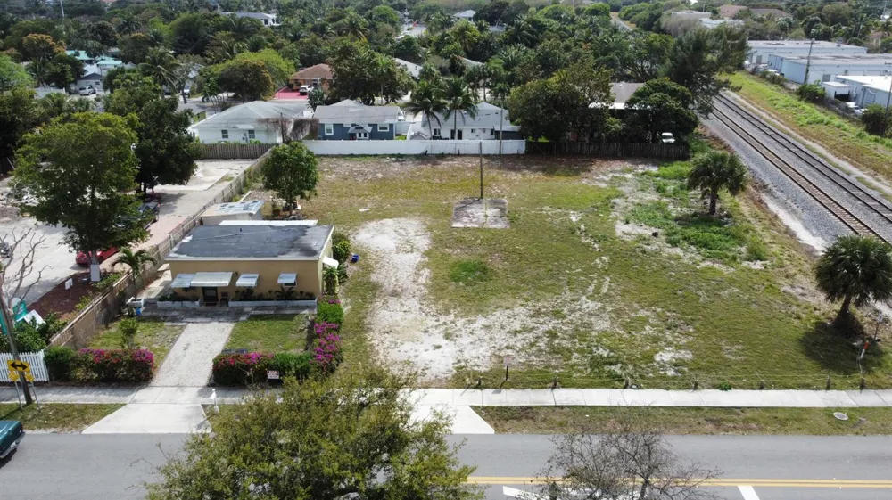 198 SE 4th Street Delray Beach, FL 33483