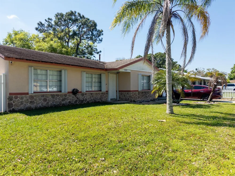 3205 Hibiscus Fort Pierce, FL 34947
