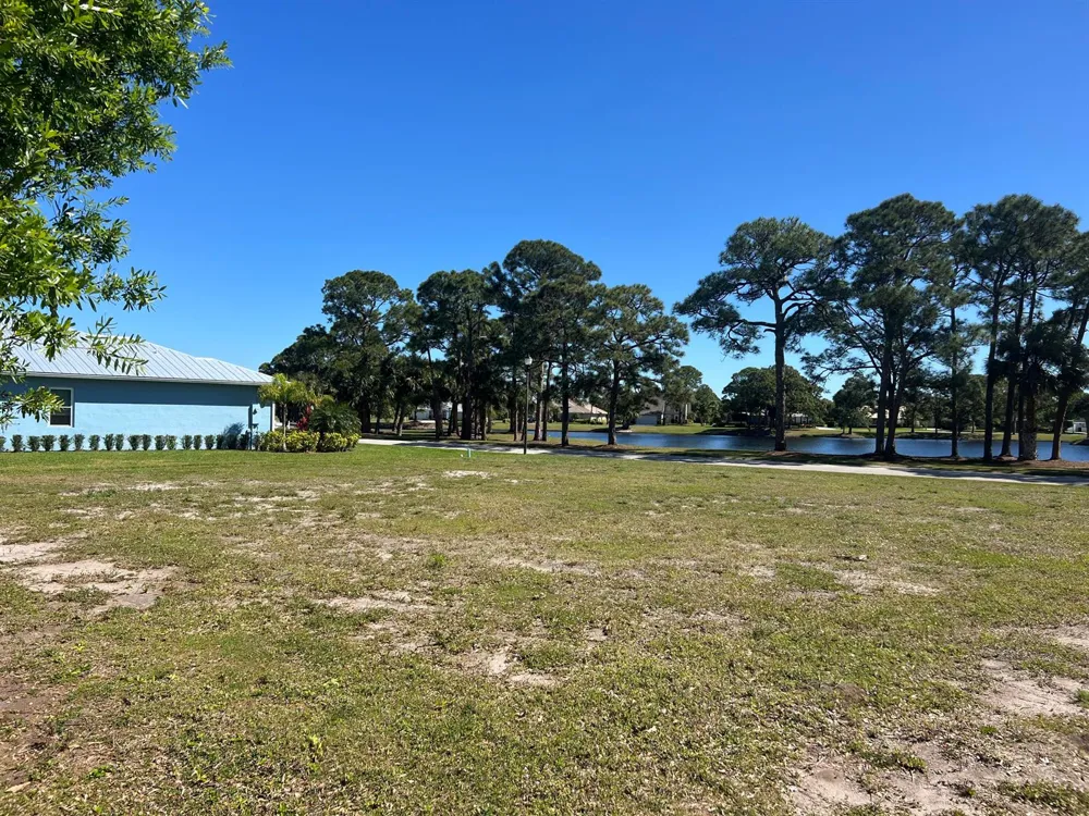 4310 Gator Trace Circle Fort Pierce, FL 34982