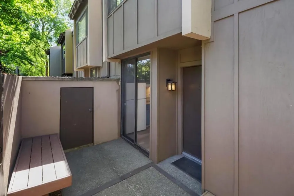 701 Woodside Lane #4 Sacramento, CA 95825
