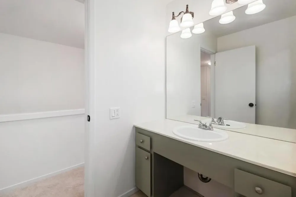 701 Woodside Lane #4 Sacramento, CA 95825