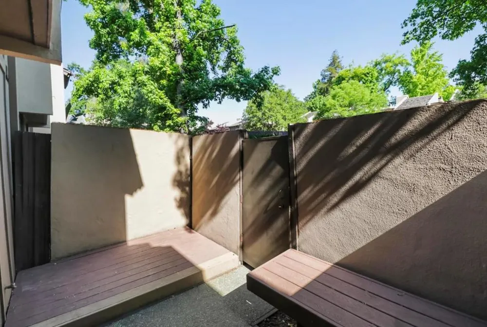 701 Woodside Lane #4 Sacramento, CA 95825