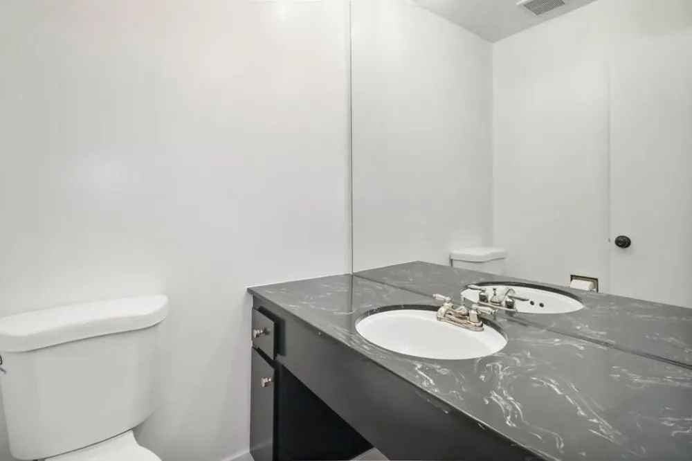 701 Woodside Lane #4 Sacramento, CA 95825