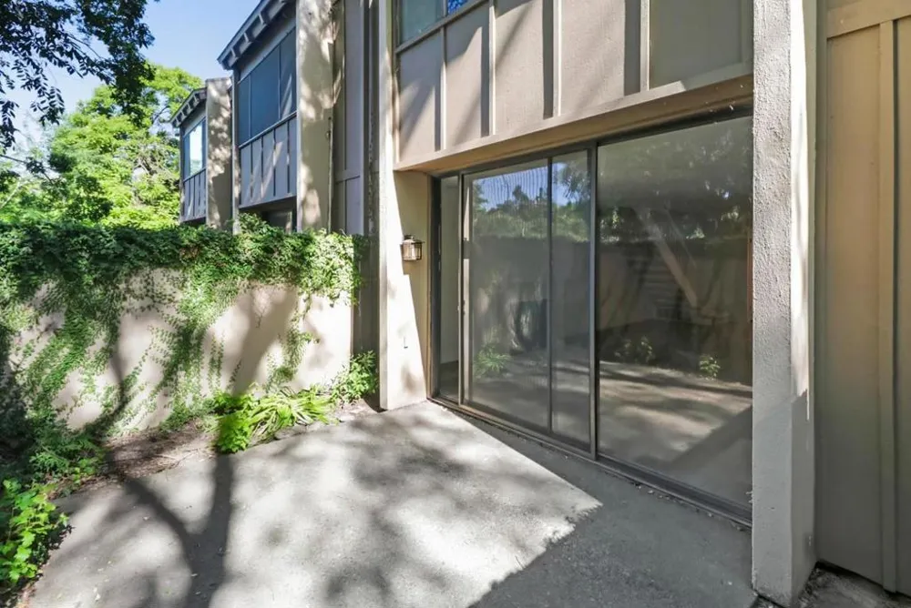 701 Woodside Lane #4 Sacramento, CA 95825