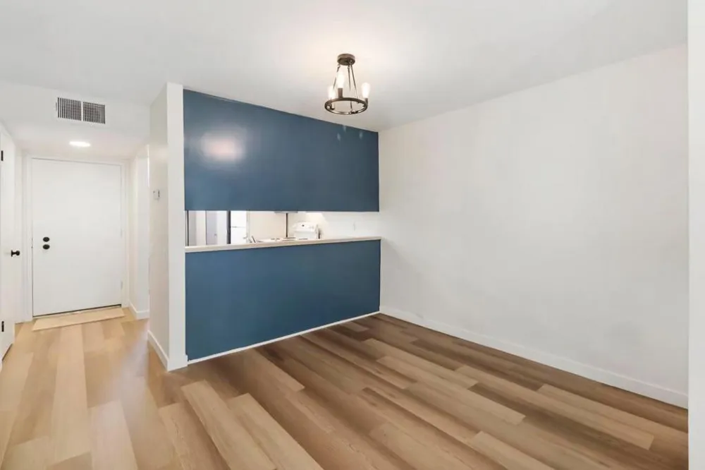 701 Woodside Lane #4 Sacramento, CA 95825