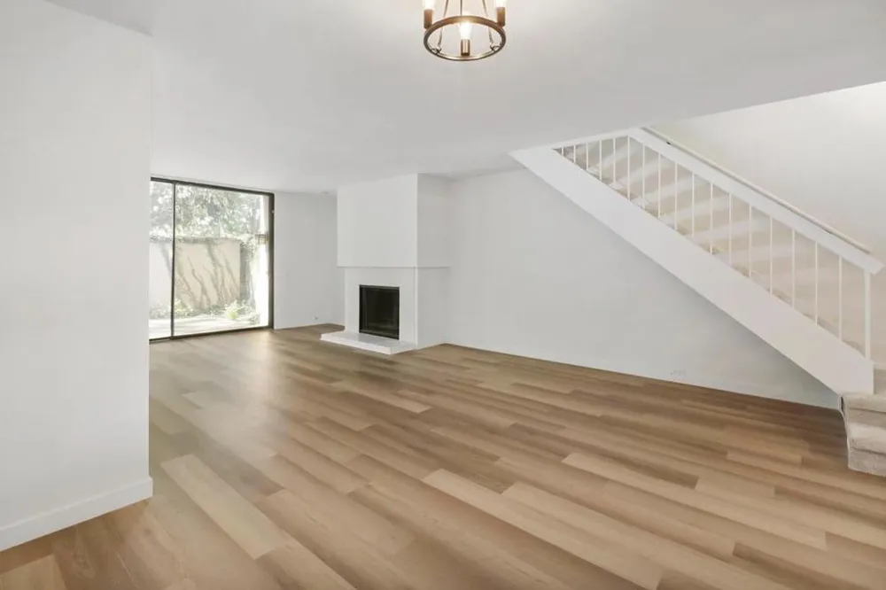 701 Woodside Lane #4 Sacramento, CA 95825