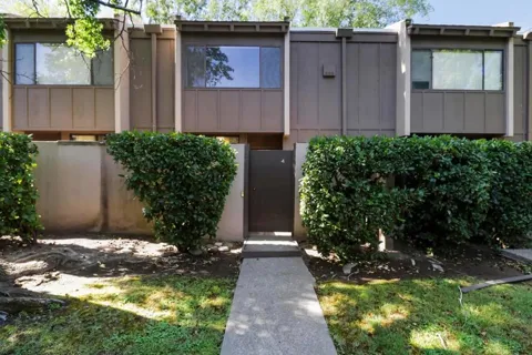 701 Woodside Lane #4