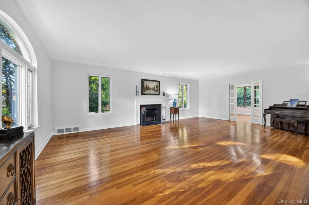 190 Sussex Drive Manhasset, NY 11030