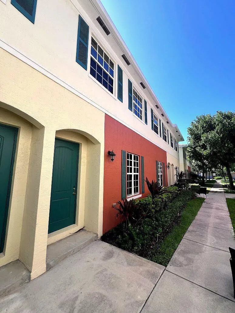 726 SW 1st Way Pompano Beach, FL 33060