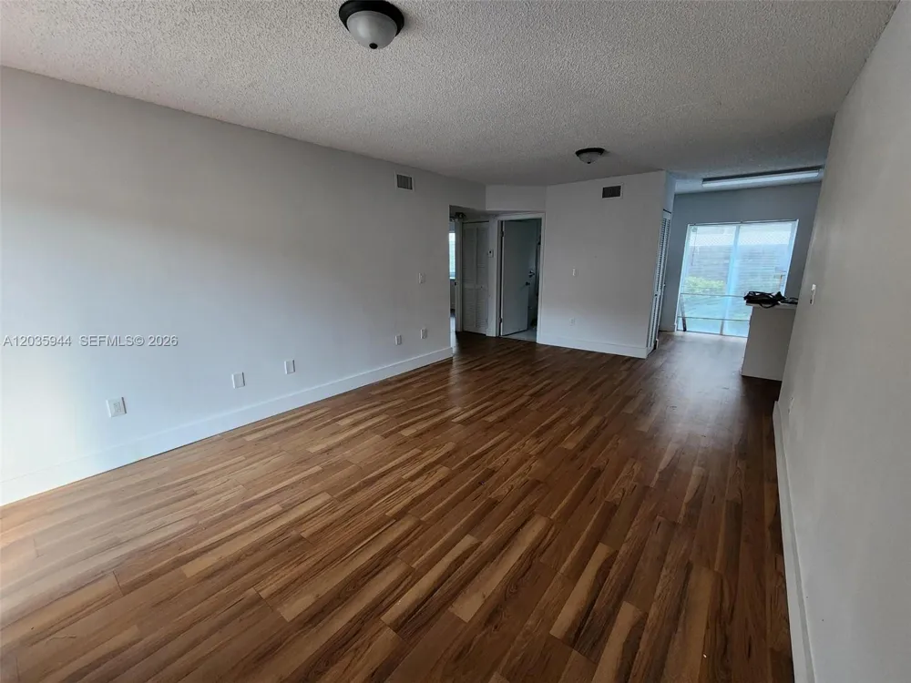 10019 W Okeechobee Rd #102 Hialeah Gardens, FL 33016