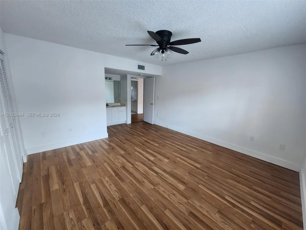 10019 W Okeechobee Rd #102 Hialeah Gardens, FL 33016