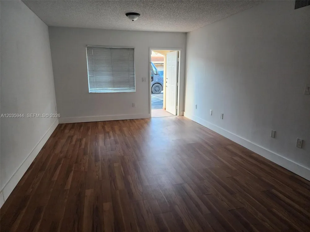 10019 W Okeechobee Rd #102 Hialeah Gardens, FL 33016