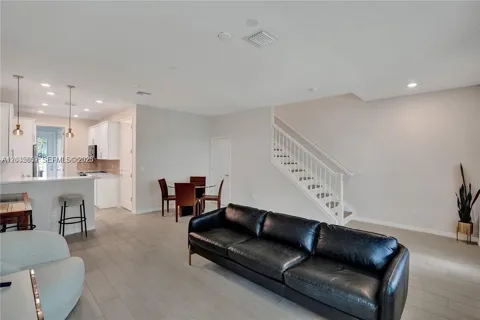 5140 Eucalyptus Dr #5