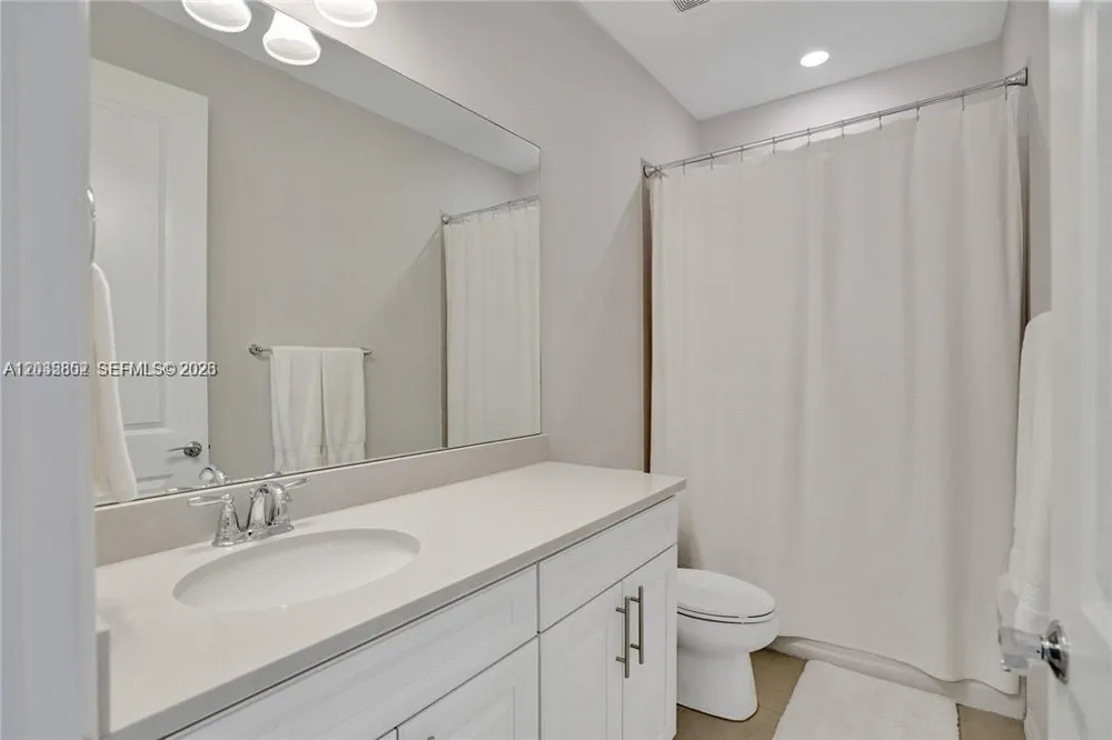 5140 Eucalyptus Dr #5 Hollywood, FL 33021