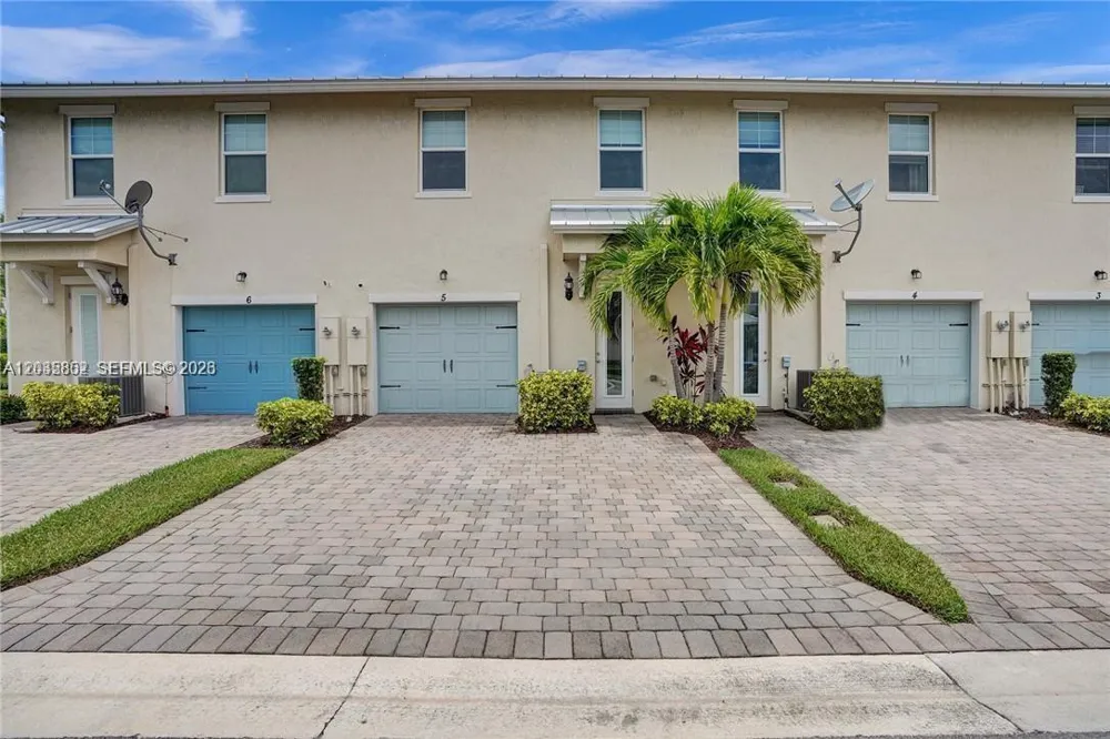 5140 Eucalyptus Dr #5 Hollywood, FL 33021