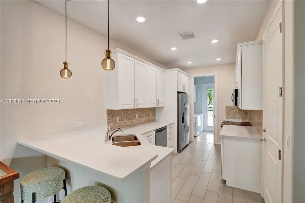 5140 Eucalyptus Dr #5 Hollywood, FL 33021