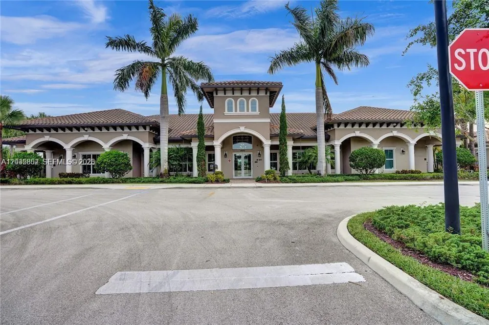 5140 Eucalyptus Dr #5 Hollywood, FL 33021