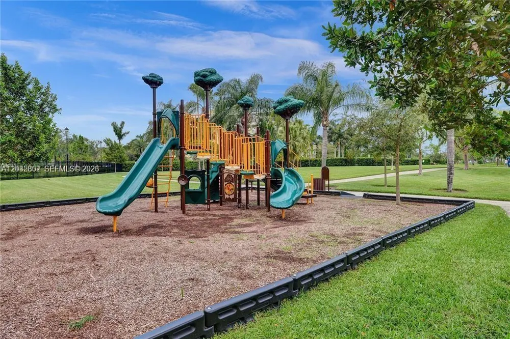 5140 Eucalyptus Dr #5 Hollywood, FL 33021