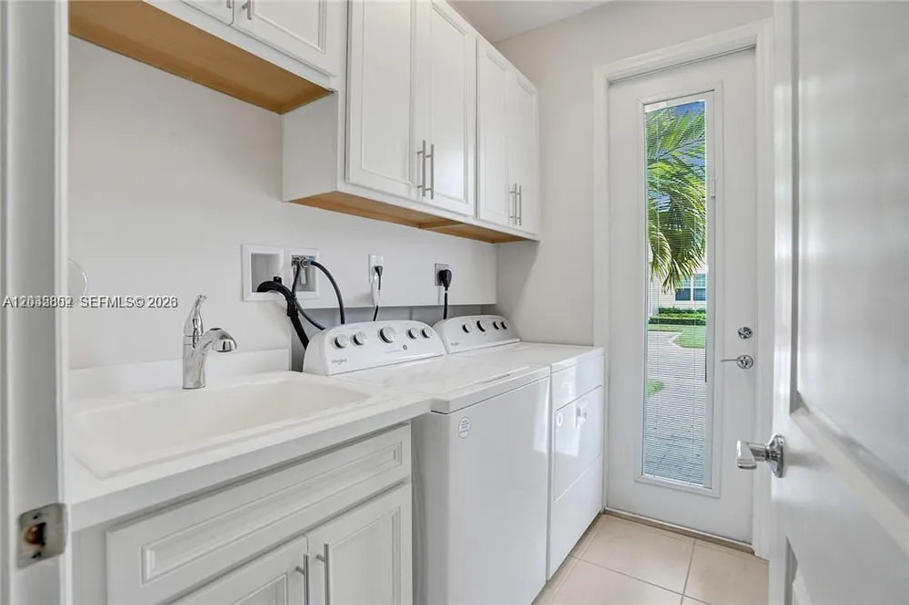 5140 Eucalyptus Dr #5 Hollywood, FL 33021