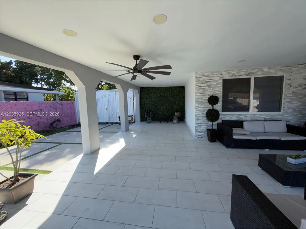 224 E 42nd St Hialeah, FL 33013