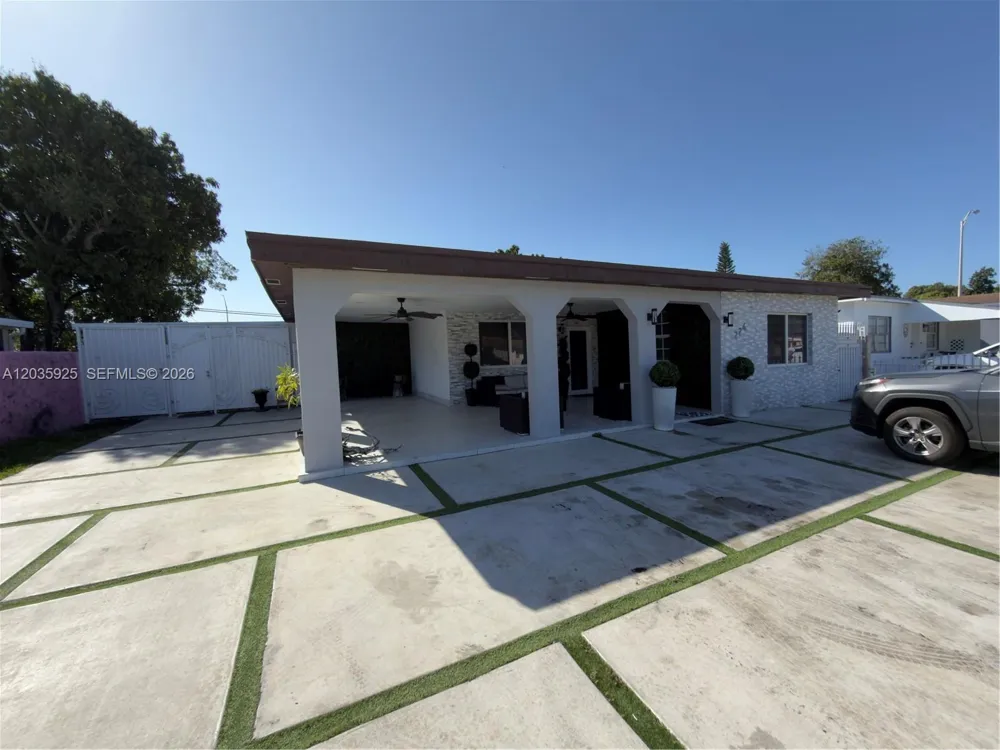 224 E 42nd St Hialeah, FL 33013