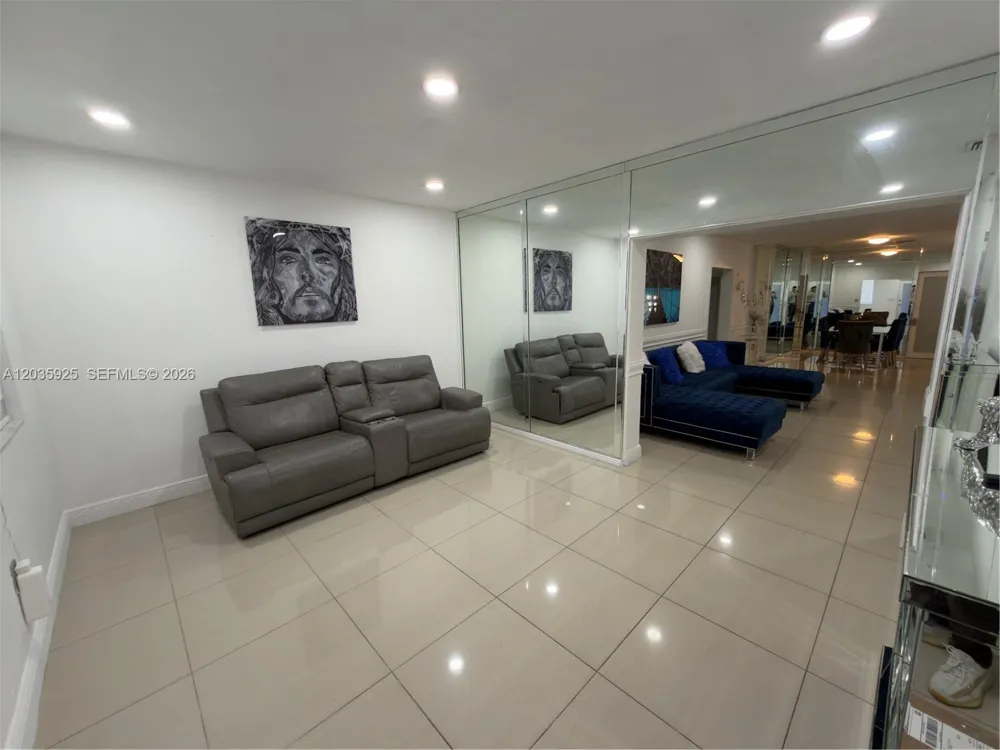 224 E 42nd St Hialeah, FL 33013