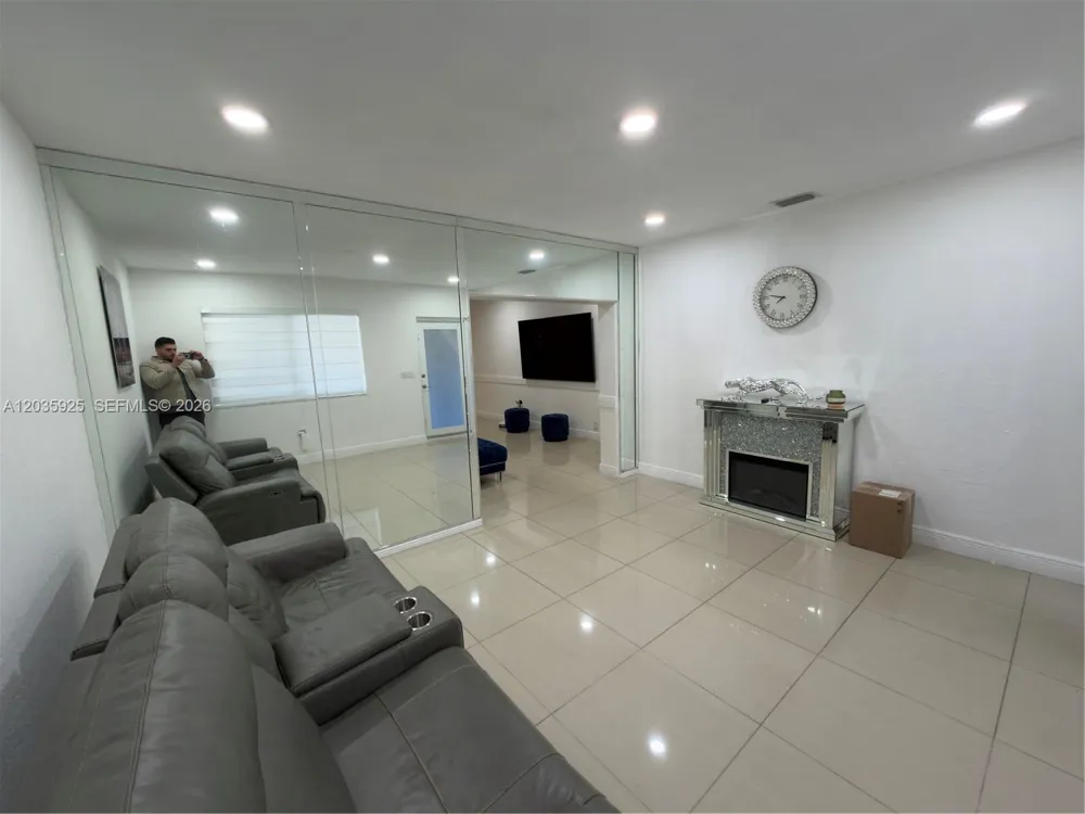 224 E 42nd St Hialeah, FL 33013