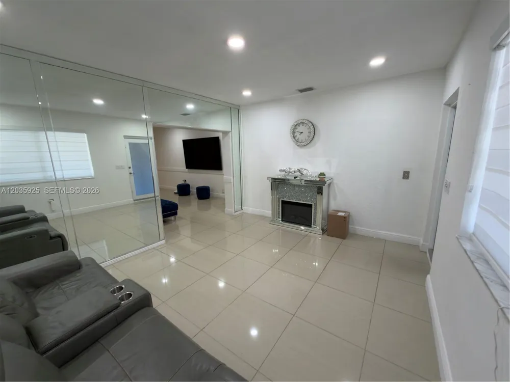 224 E 42nd St Hialeah, FL 33013