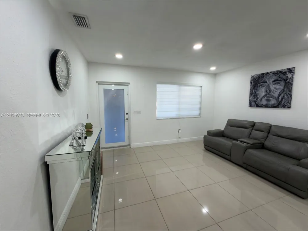224 E 42nd St Hialeah, FL 33013