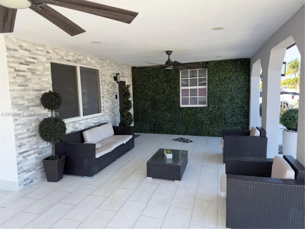 224 E 42nd St Hialeah, FL 33013