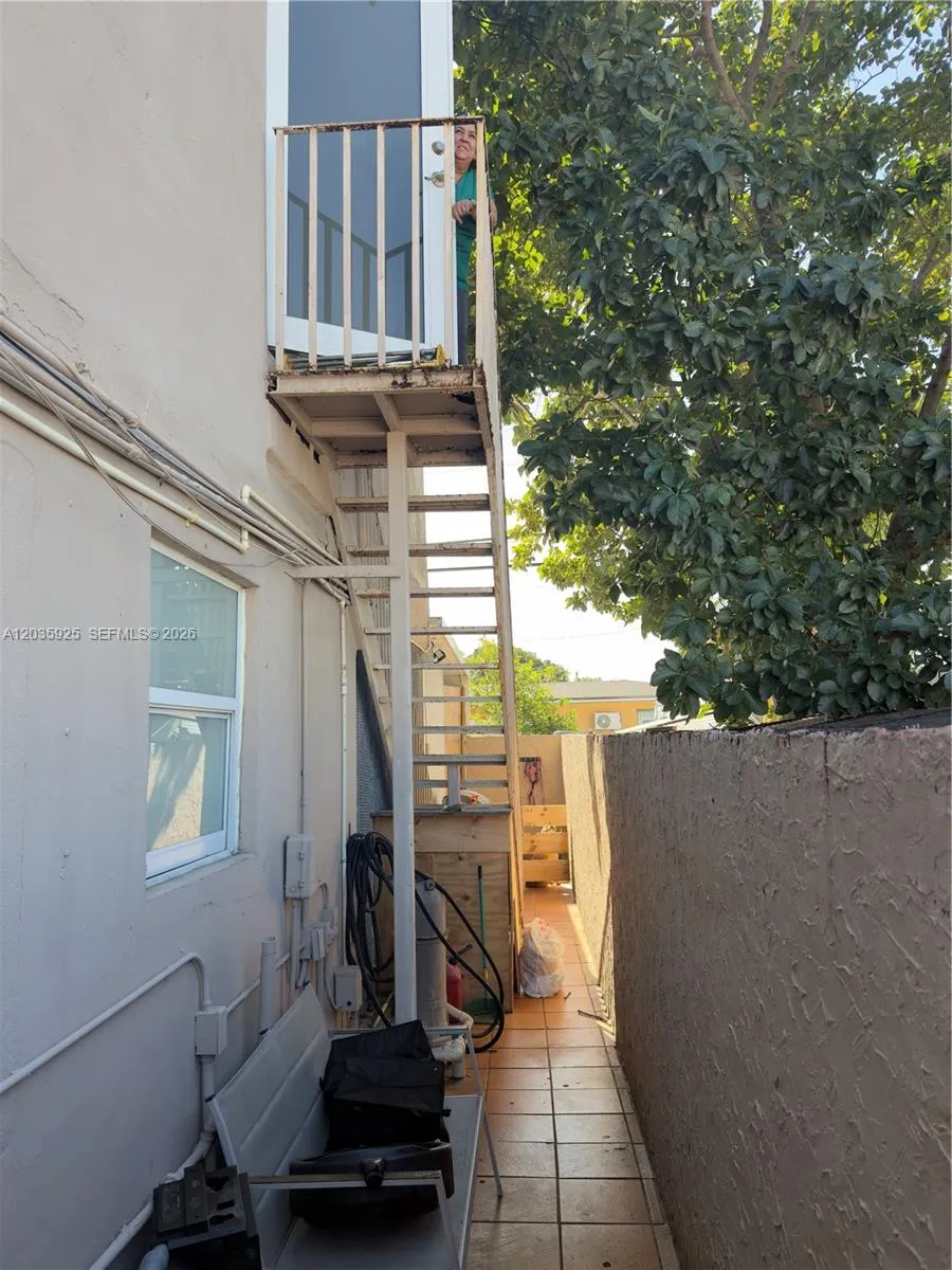 224 E 42nd St Hialeah, FL 33013