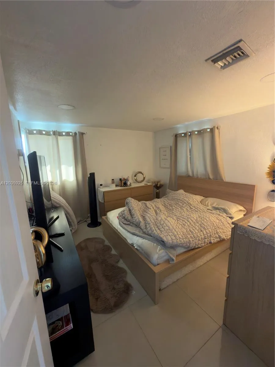 224 E 42nd St Hialeah, FL 33013