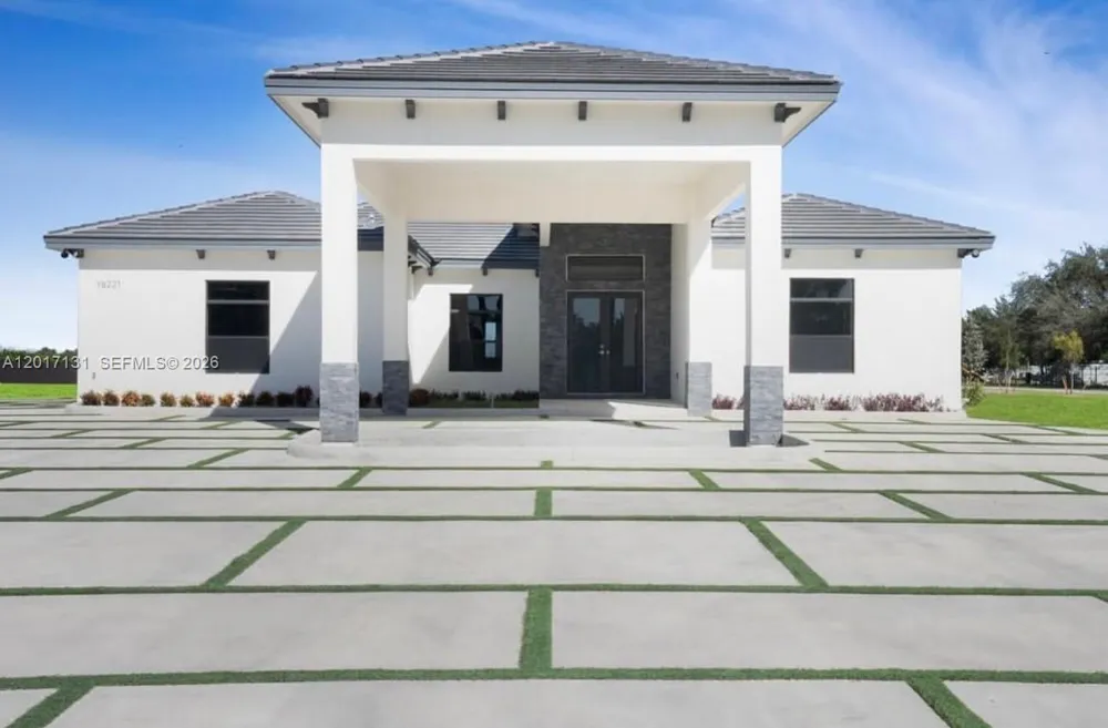 246 sw 187 Ave Miami, FL 33031