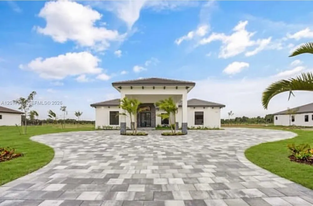246 sw 187 Ave Miami, FL 33031