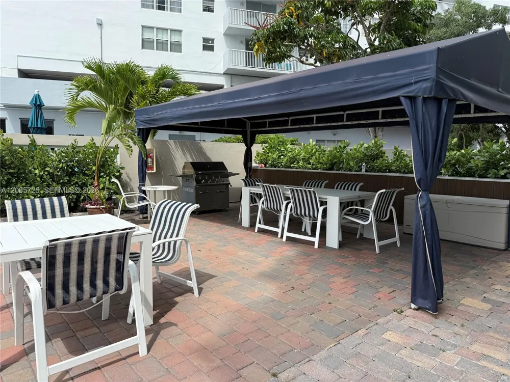 121 Golden Isles Dr #904 Hallandale Beach, FL 33009