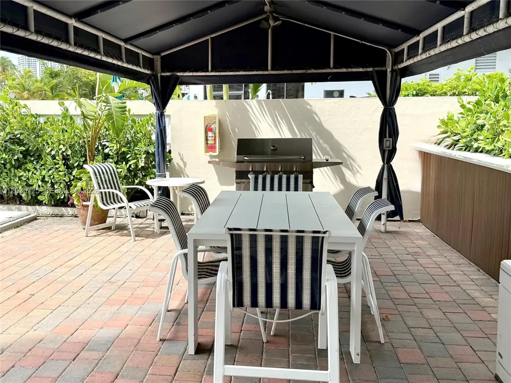 121 Golden Isles Dr #904 Hallandale Beach, FL 33009