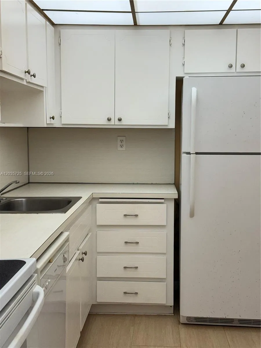 121 Golden Isles Dr #904 Hallandale Beach, FL 33009