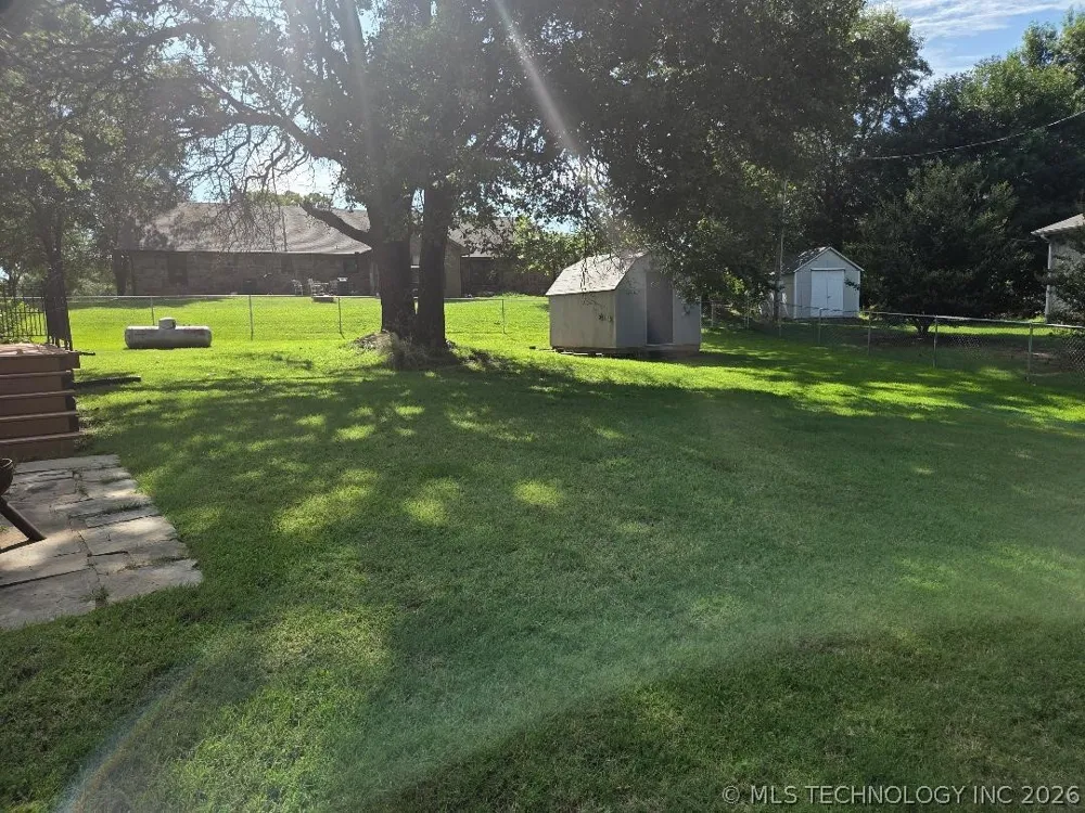 15 Ridgeway Lane Eufaula, OK 74432