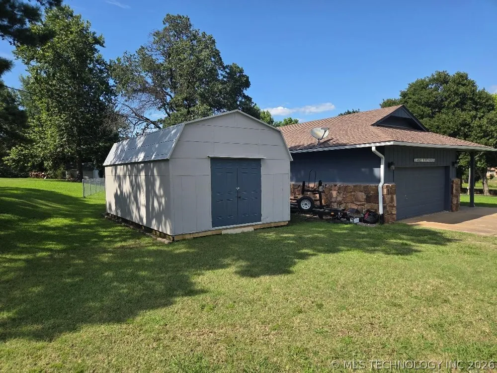 15 Ridgeway Lane Eufaula, OK 74432