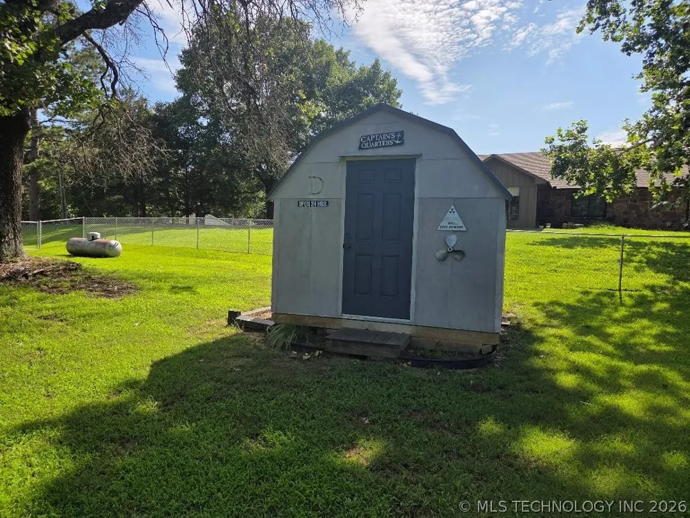 15 Ridgeway Lane Eufaula, OK 74432