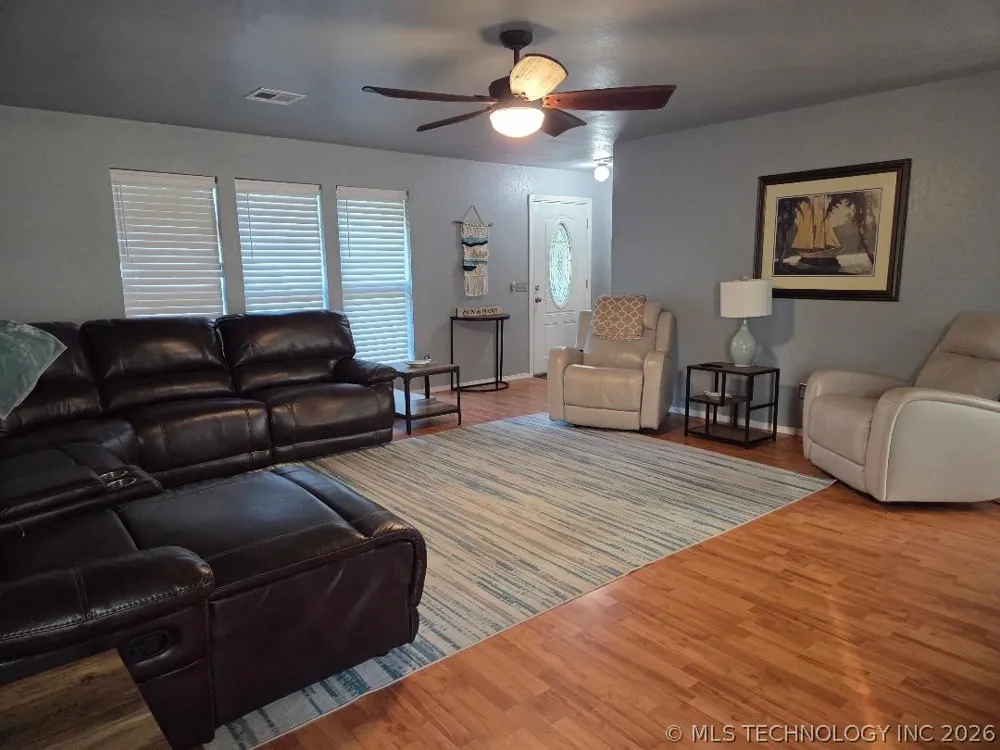 15 Ridgeway Lane Eufaula, OK 74432