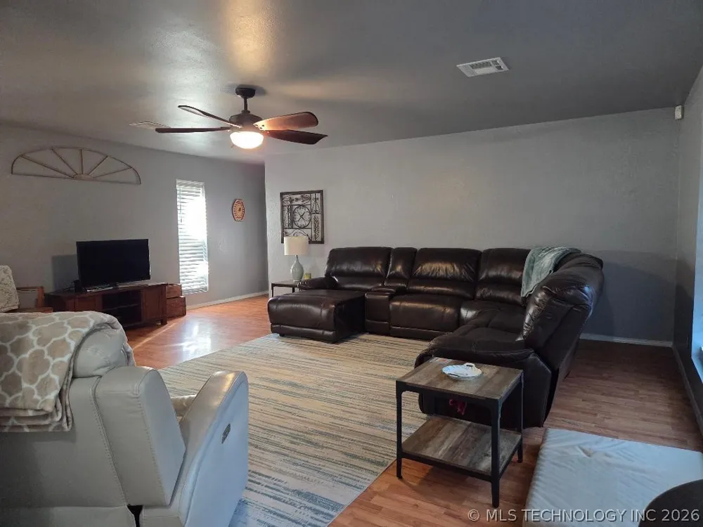 15 Ridgeway Lane Eufaula, OK 74432