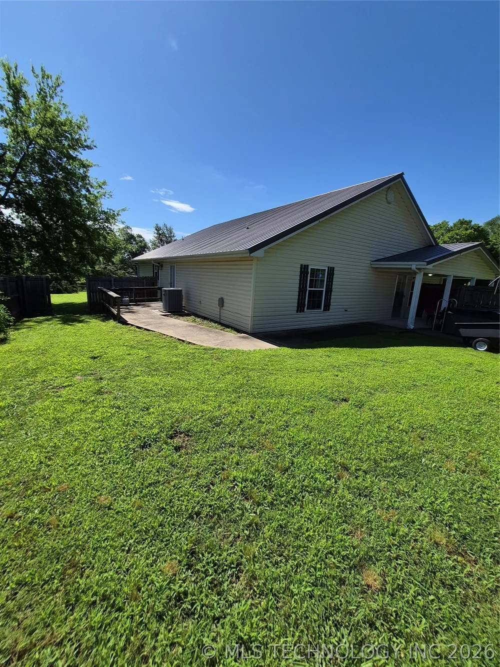 911 W Creek Checotah, OK 74426