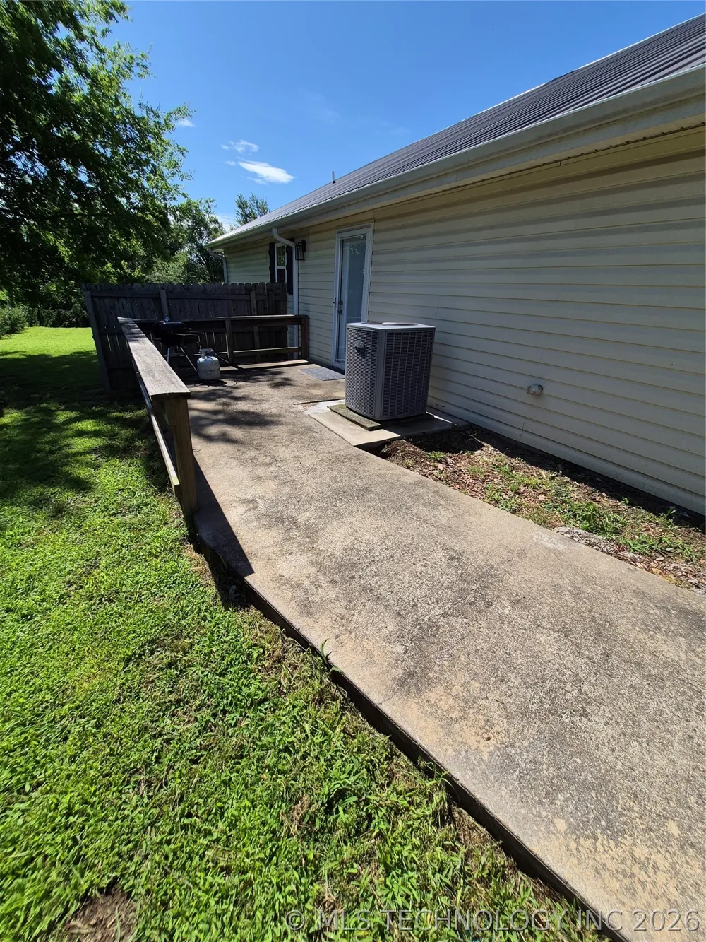 911 W Creek Checotah, OK 74426